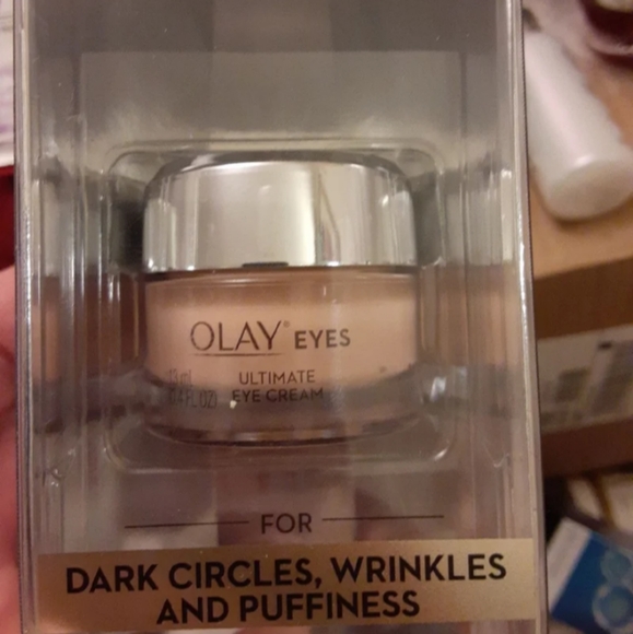Olay face products bundle - Picture 9 of 11